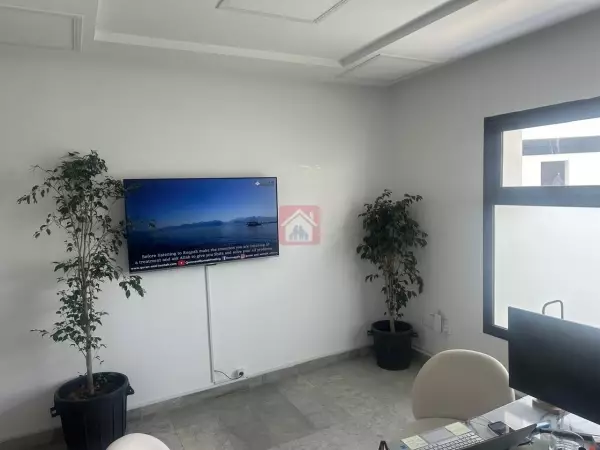 Bureau de 90m² au Lac 2