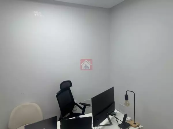 Bureau de 90m² au Lac 2