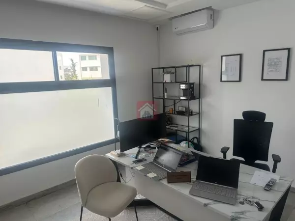 Bureau de 90m² au Lac 2