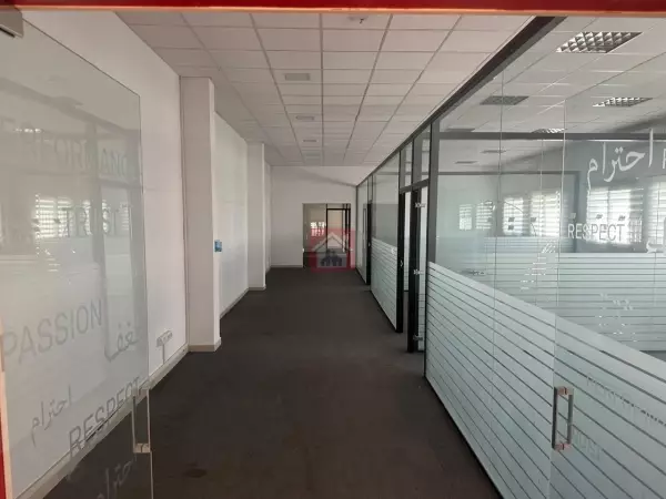 Éblouissant Bureau à Louer Votre Espace de Travail Idéal à Charguia 1