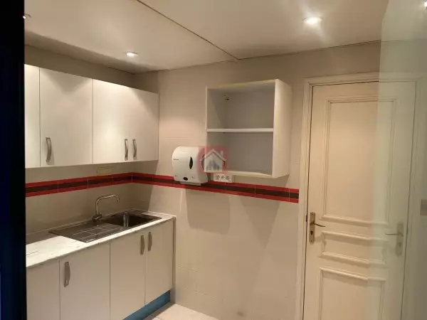 Éblouissant Bureau à Louer Votre Espace de Travail Idéal à Charguia 1