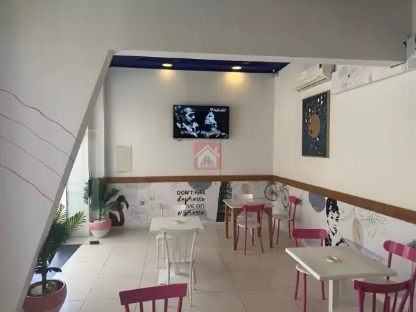 Éblouissant Fonds de Commerce Café-Restaurant au Lac 1