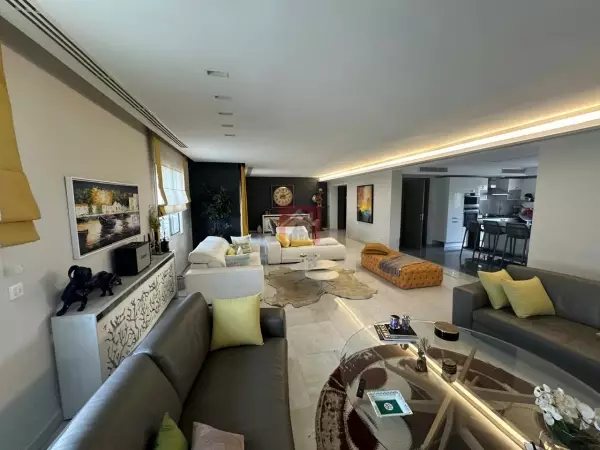 Éblouissant Penthouse à Vendre au Lac 2