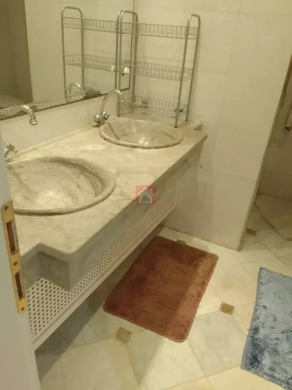 Élégant Appartement à Louer Vue Époustouflante sur le Lac