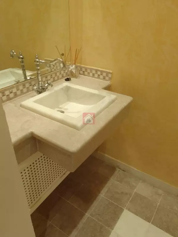 Élégant Appartement à Louer Vue Époustouflante sur le Lac