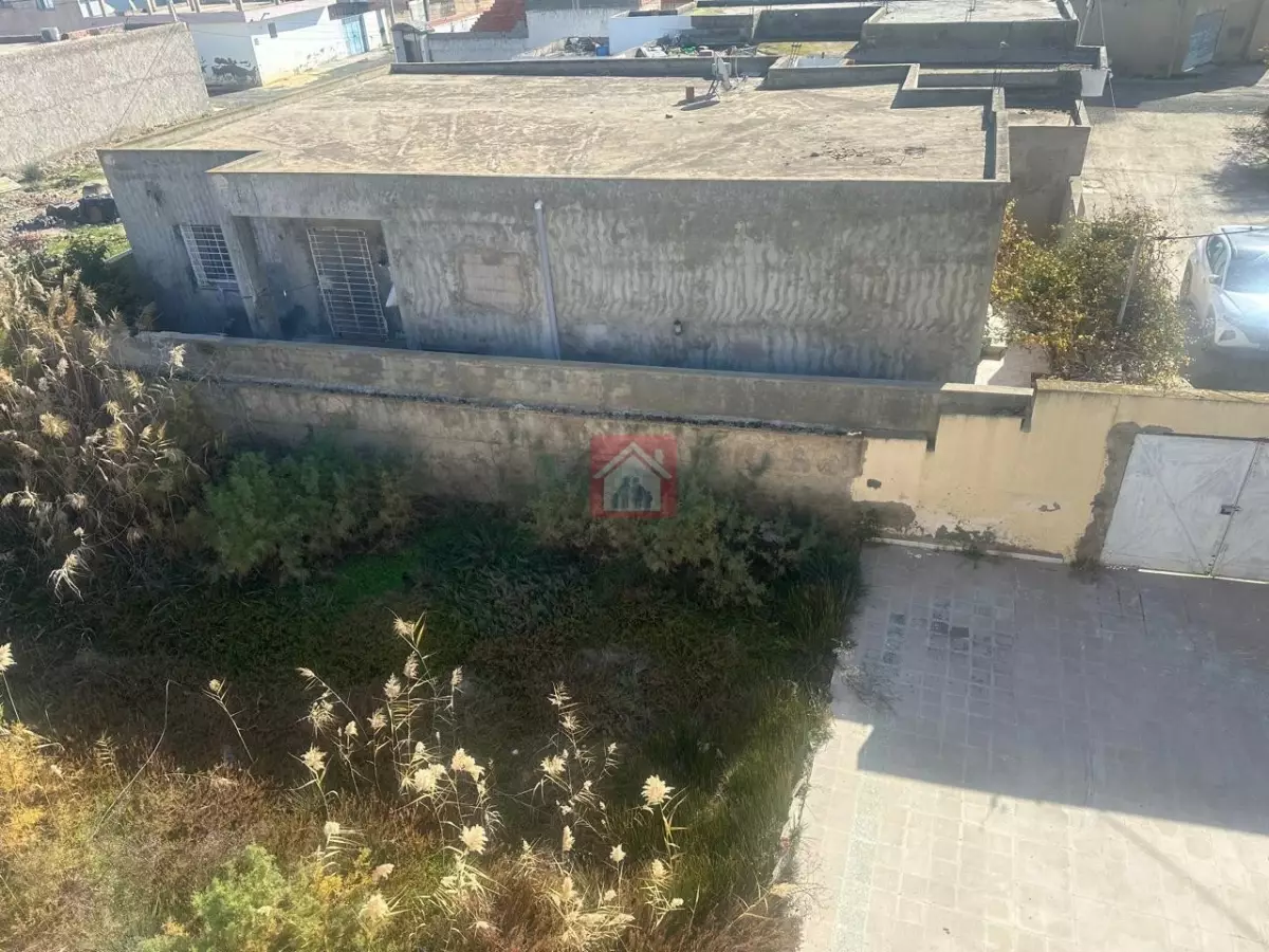 Éblouissant terrain avec villa à vendre à Raoued