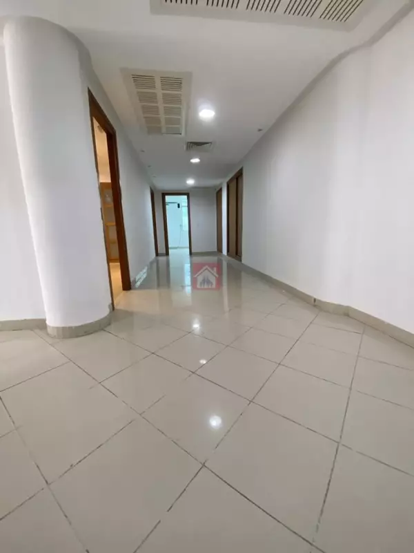 Excellent Bureau à Louer au Lac 2