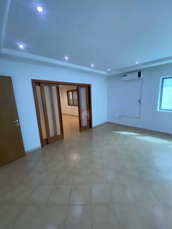 Excellent Bureau à Louer au Lac 2