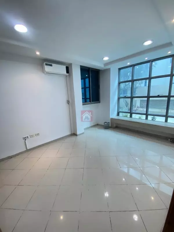 Excellent Bureau à Louer au Lac 2