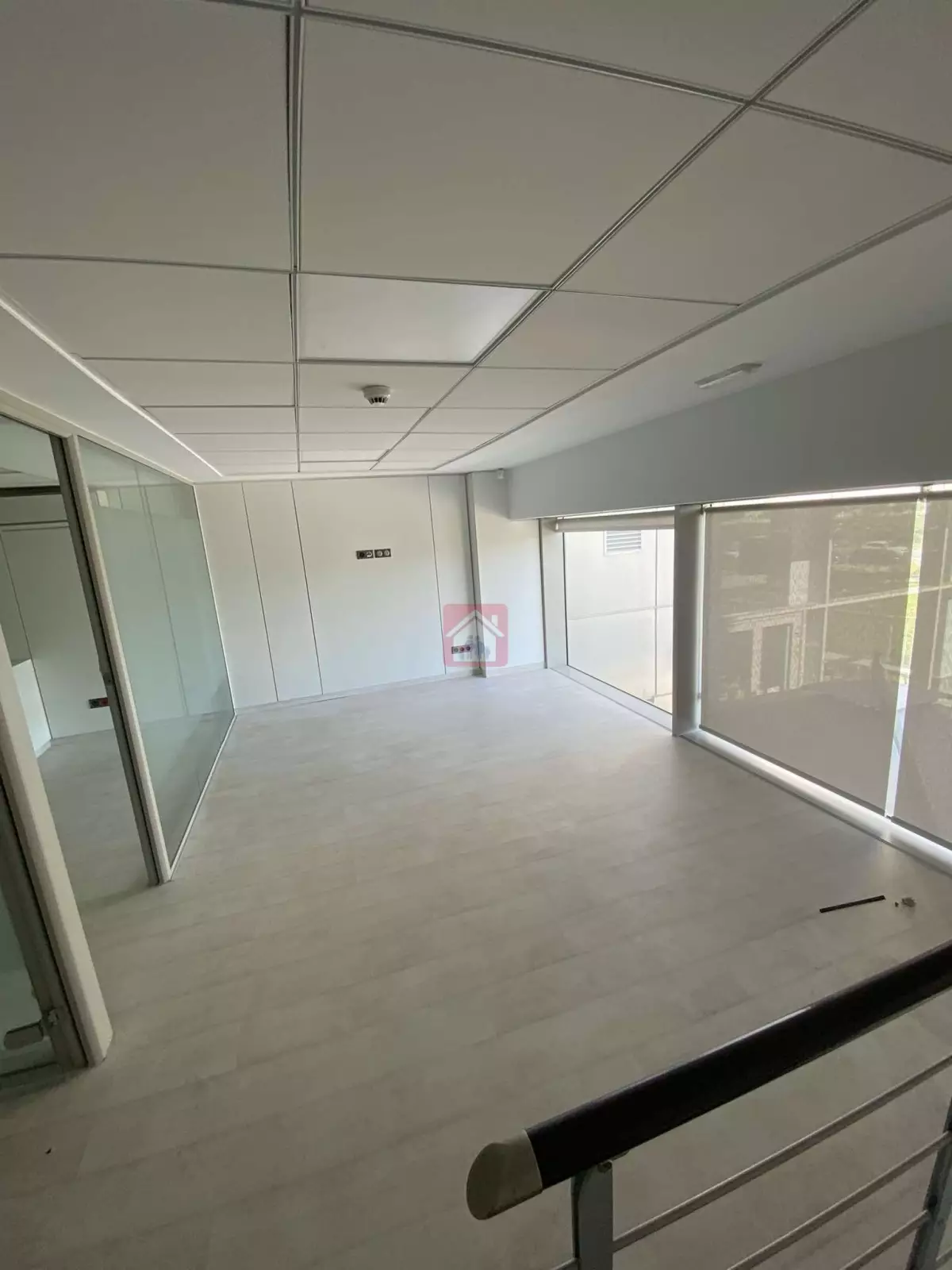 A louer bureau avec Hall et 3 pièces au Lac 2