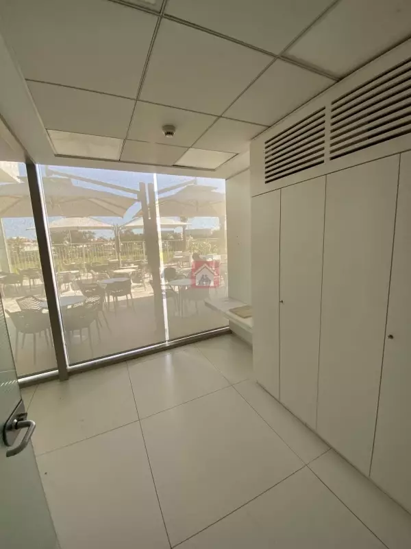 A louer bureau avec Hall et 3 pièces au Lac 2