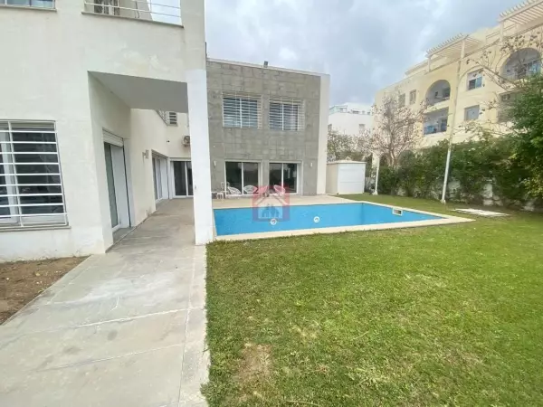 Une belle villa au Lac 2 avec piscine