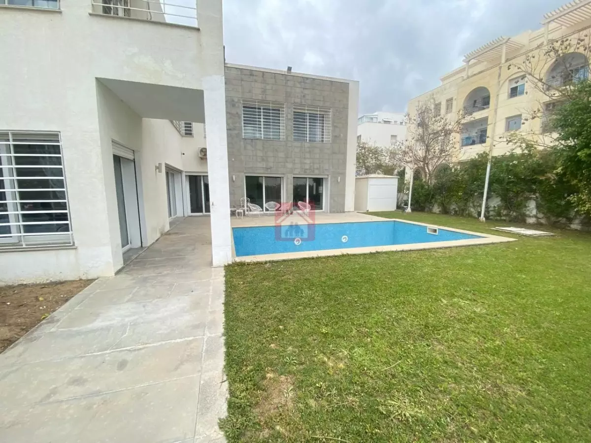 Une belle villa au Lac 2 avec piscine