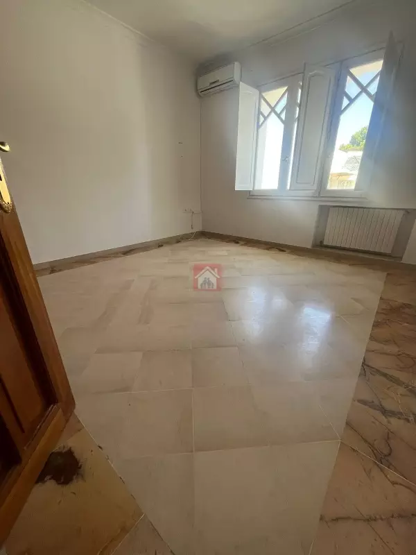 Belle Villa Coquette avec Piscine aux Jardins de Carthage