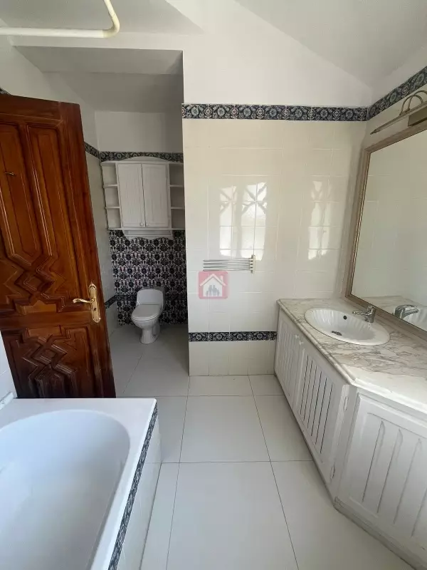 Belle Villa Coquette avec Piscine aux Jardins de Carthage