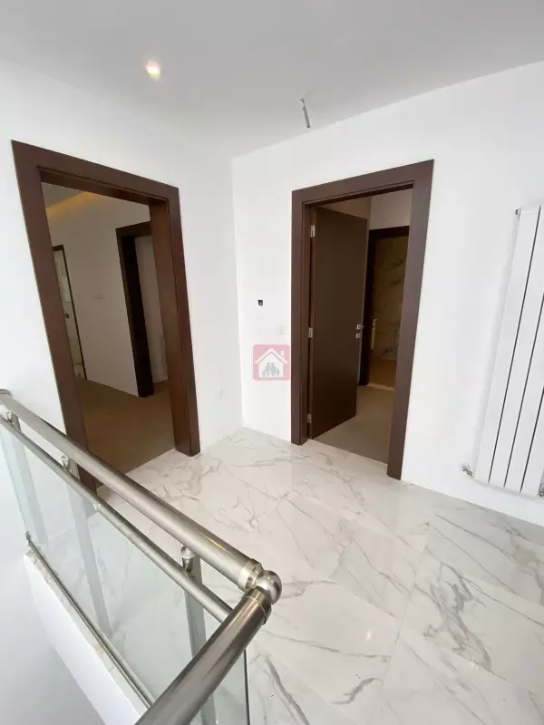 Villa Jumelée à Louer Neuve au Lac 2