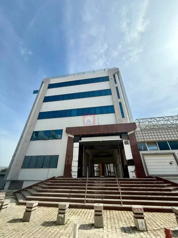 Immeuble Bureautique à Louer au Lac 1