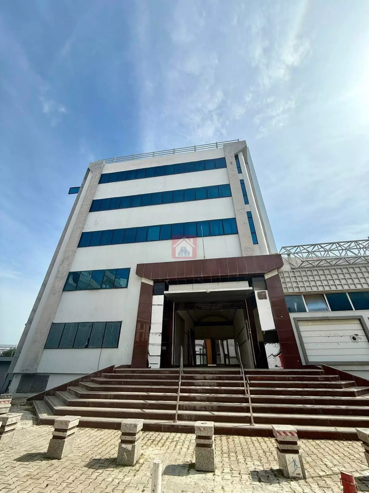 Immeuble Bureautique à Louer au Lac 1