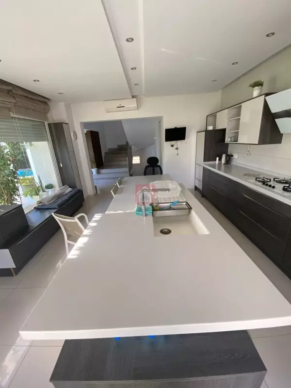 Villa 9 pièces à Louer au Lac 2