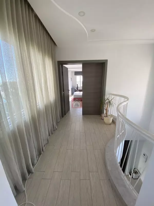 Villa 9 pièces à Louer au Lac 2