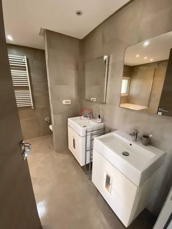Villa 9 pièces à Louer au Lac 2