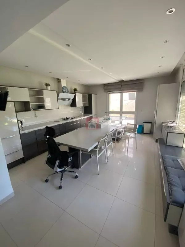 Villa 9 pièces à Louer au Lac 2