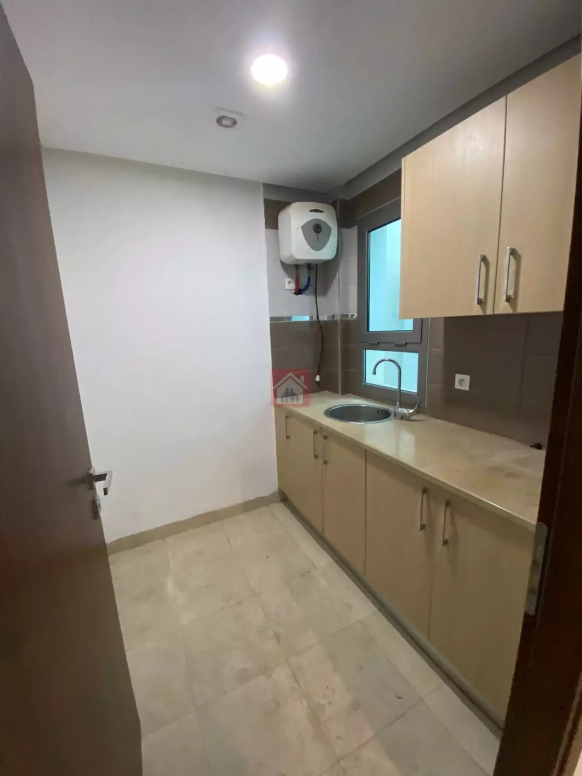 Bureau Hall 5 Pièces à Louer au Lac 2