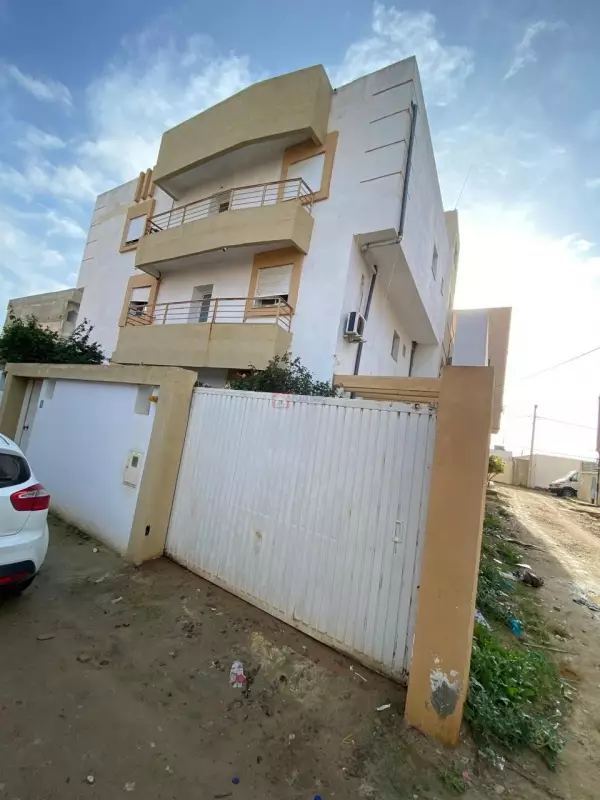 Villa R2 à Vendre à Bhar Lazreg