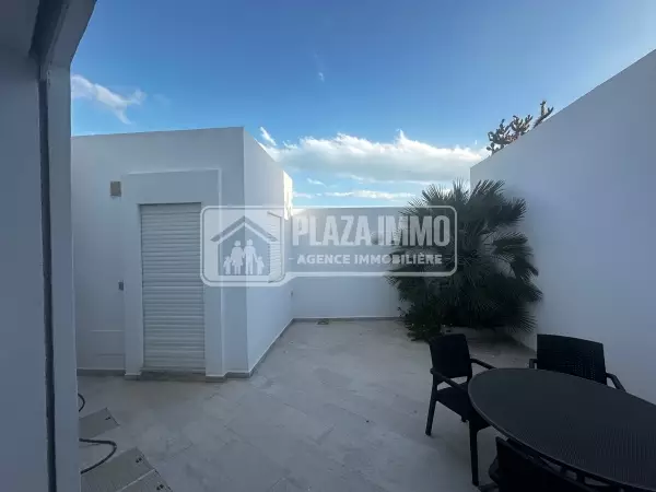 À louer villa jumelée à jardins de Carthage