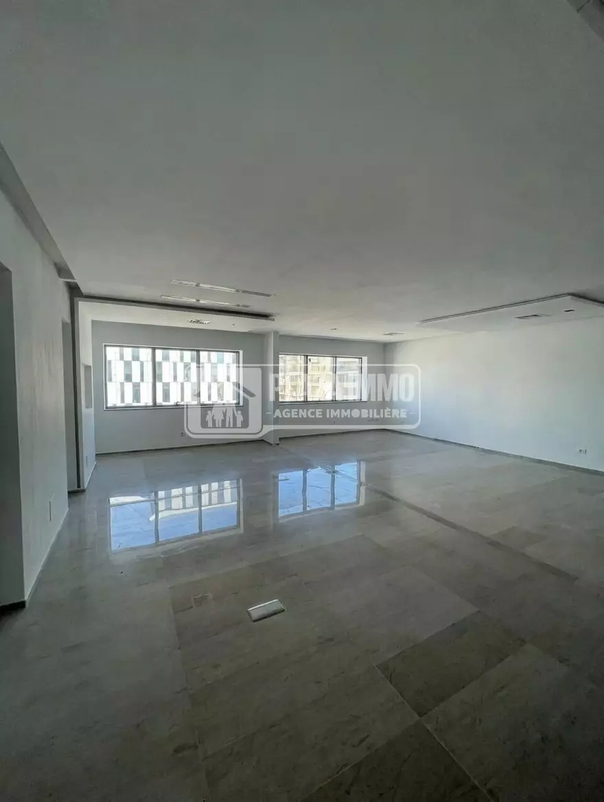 À Louer – Bureau haut standing au Lac 2