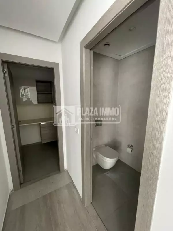 À Louer – Bureau haut standing au Lac 2