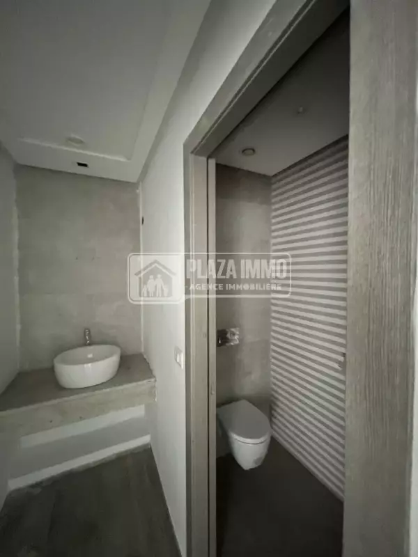 A louer- bureau haut standing au lac 2