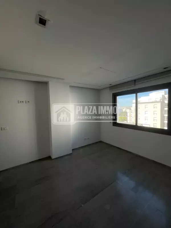 A louer- bureau haut standing au lac 2