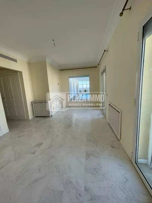 Époustouflant Penthouse en Location au Lac 2