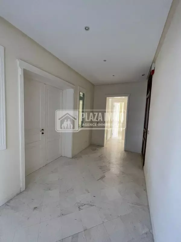 Époustouflant Penthouse en Location au Lac 2