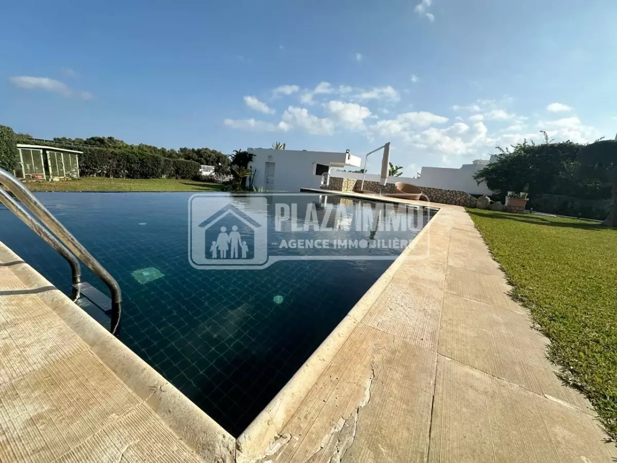 Sublime Villa à Vendre Vue Mer et Forêt