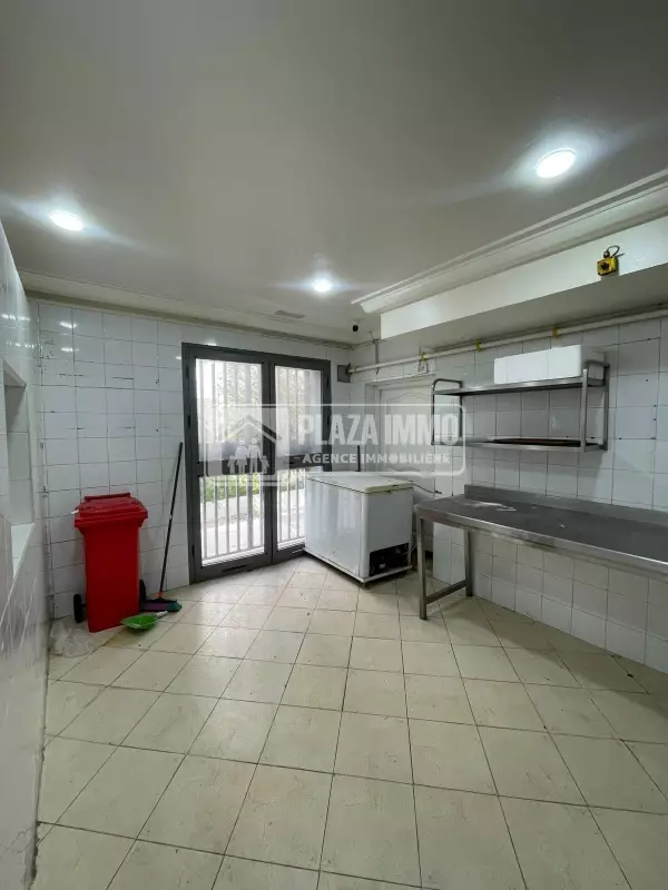 À louer – Fond de commerce Restaurant en gérance libre au Lac 2