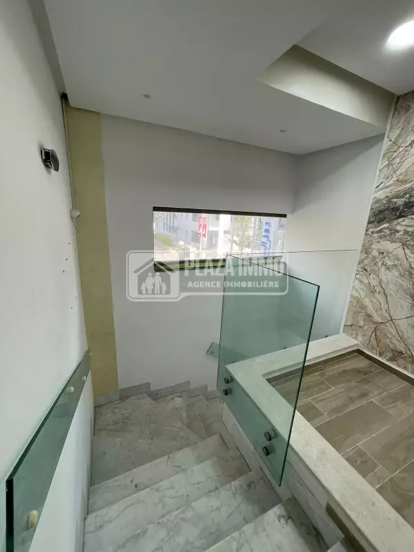 À louer – Appartement à usage commercial ou centre esthétique