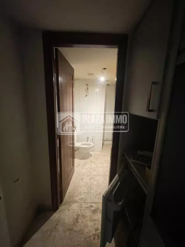 À louer – Local commercial en double façade à Ariana