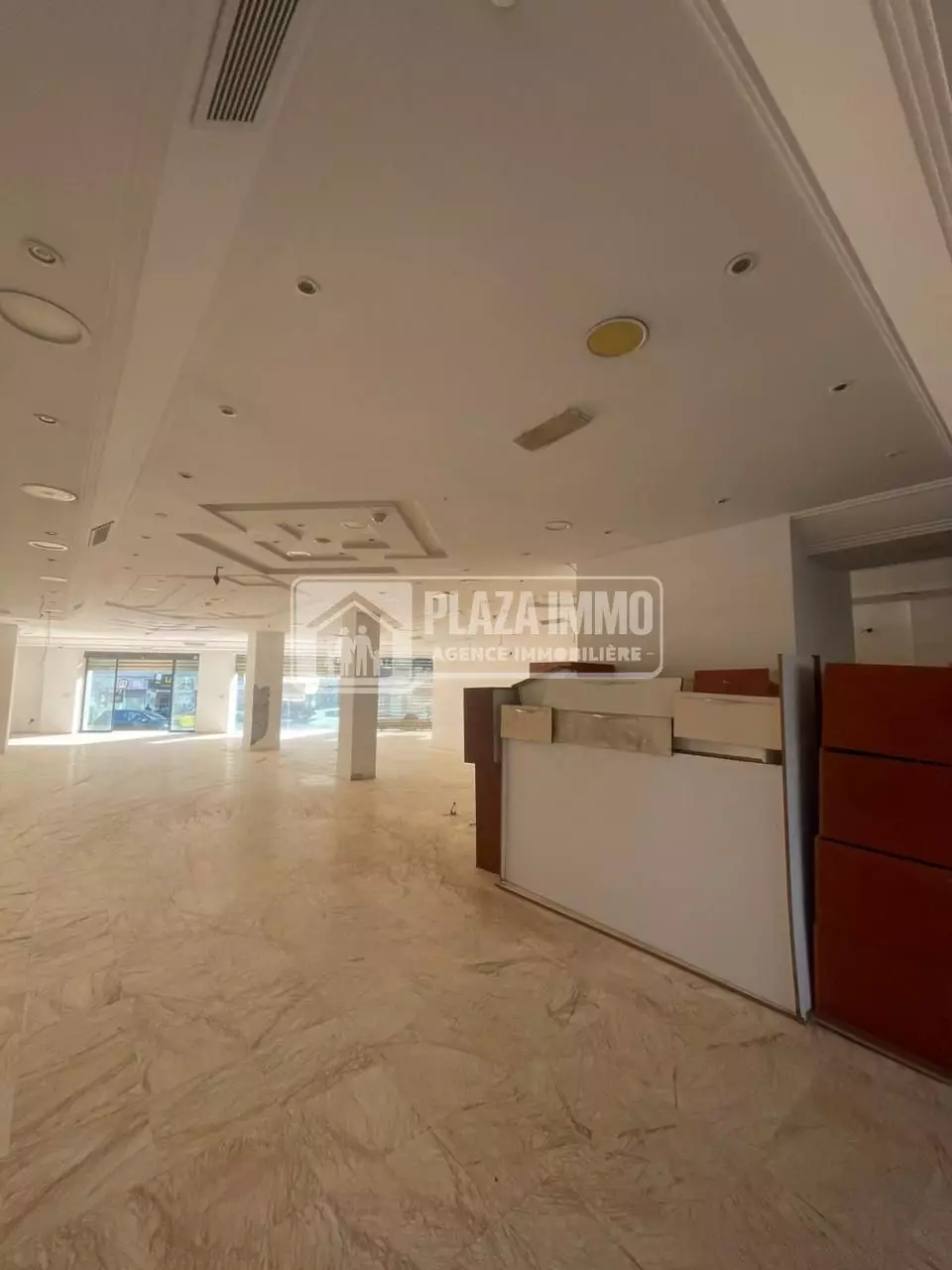 À louer – Local commercial en double façade à Ariana