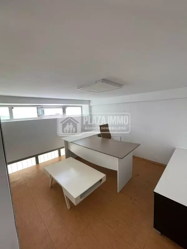 Bureau à louer au Lac 1