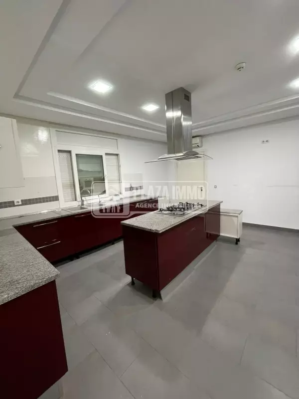 À louer – Étage de villa à usage bureautique au Lac 2