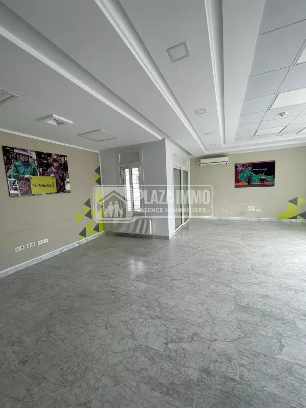 À louer – Étage de villa à usage bureautique au Lac 2