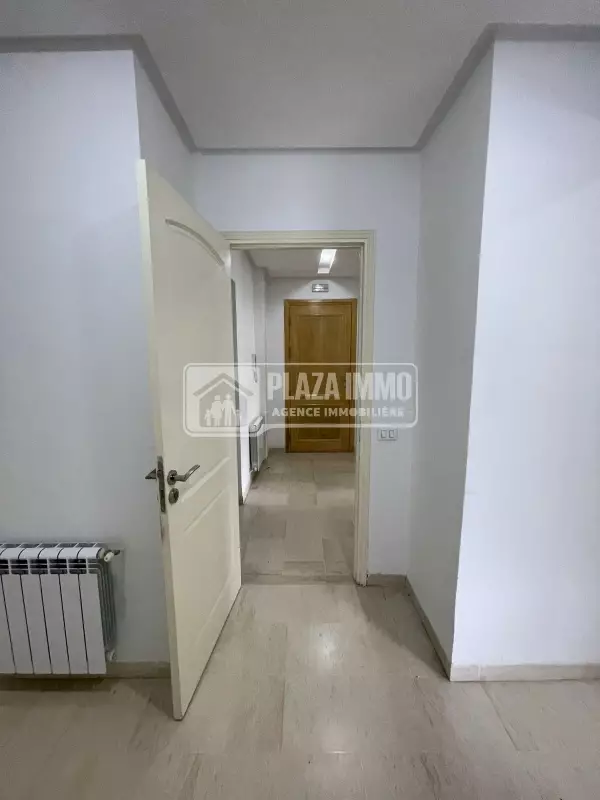 À vendre – Fond de commerce polyvalent au Lac 2