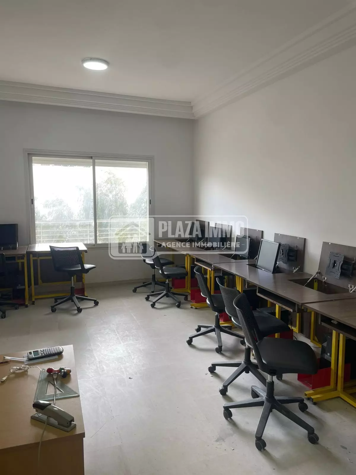 À vendre – Fond de commerce polyvalent au Lac 2