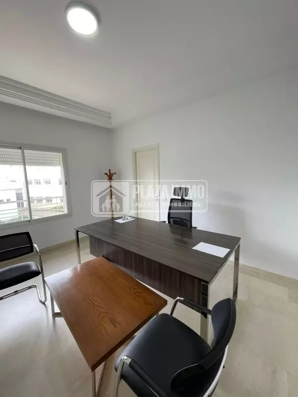 À vendre – Fond de commerce polyvalent au Lac 2