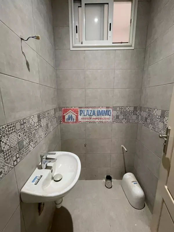 À louer – Bureau S+3 à Ain Zaghouan Nord