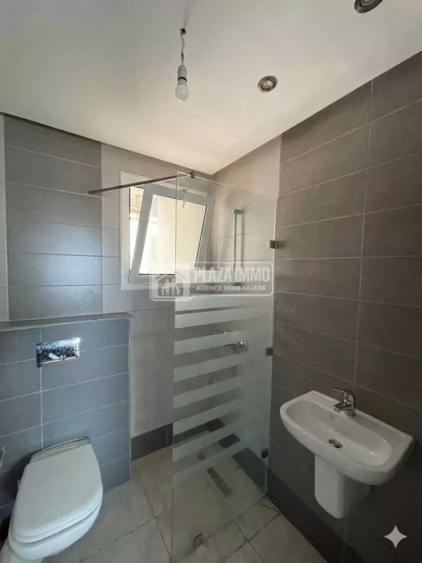 A vendre appartement S+3 Bhar Lazreg