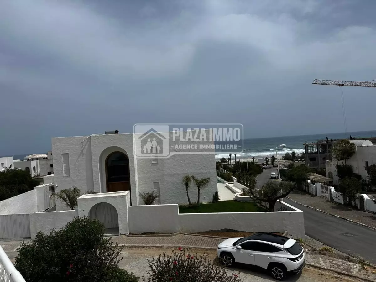 A VENDRE UNE SUPERBE VILLA A KELIBIA