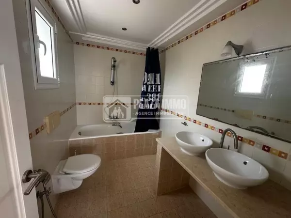 A VENDRE UNE SUPERBE VILLA A KELIBIA